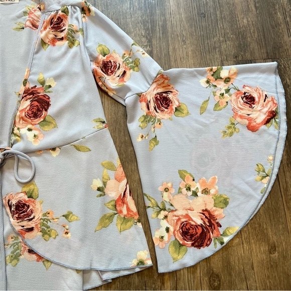 Women Miley+Molly Floral Tied up Top Blouse with Kimono Sleeves. Size S - Picture 8 of 11